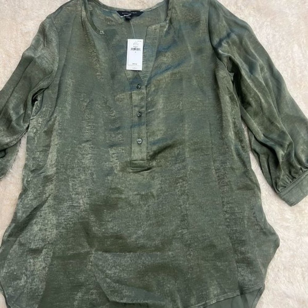 Banana Republic Long Sleeve’s Blouse Green New Size Small lightweight Fast Dry
